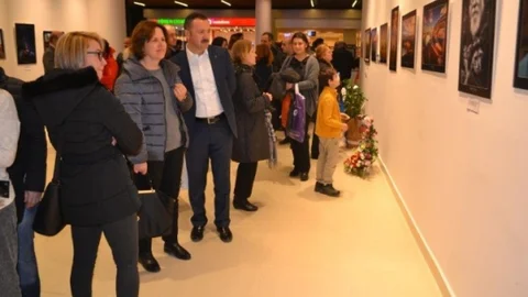 'gerçek Masallar' Piazza'da Sergilendi