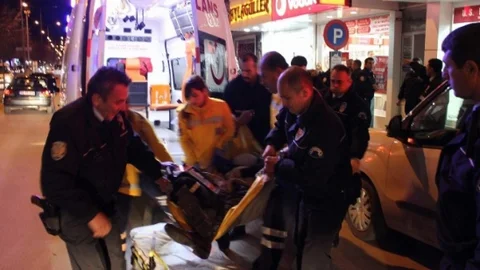 Eşinin İhbarı İle İpten Alınan Emekli Sağlıkçı Yaşam Mücadelesini Kaybetti