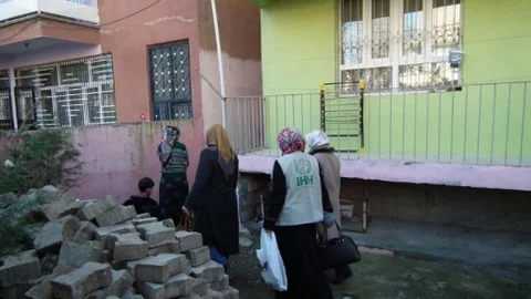 İHH Yetimleri Yalnız Bırakmıyor