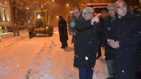 Başkan Karaçanta Kar Temizleme Çalışmalarını Yerinde İnceledi