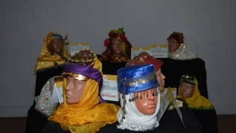 Anadolu'da Kadın Başları Sergisi Sarı Köşk'te Açıldı