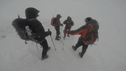 (Özel Haber) Uludağ'da Yakalandıkları Tipiden Kulübeye Sığınarak Kurtuldular