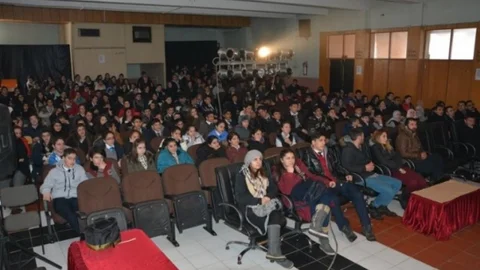 Ardahan Belediyesinin Tiyatro Günleri Devam Ediyor