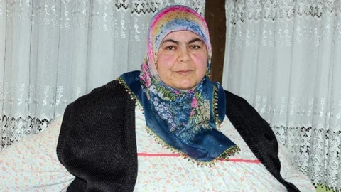Kiloları Yüzünden Evinde Hapis Hayatı Yaşıyor