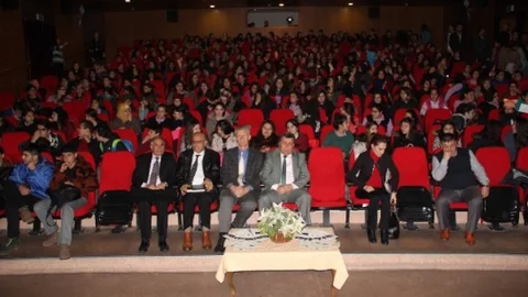 Aydın'da Çanakkale Destanı Tiyatrosu İlgiyle İzlendi