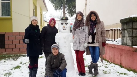 Kardan Gelin Ve Damat Gülümsetti