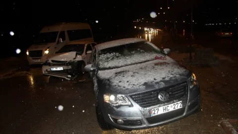 Kar Yağışı Beraberinde Kazaları Getirdi