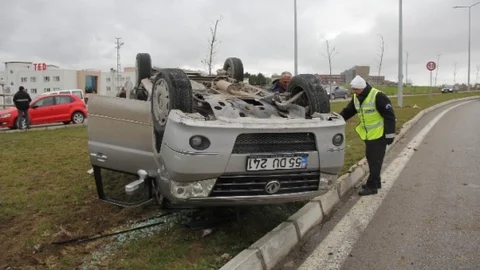 Samsun'da Kamyonet Takla Attı 2 Yaralı