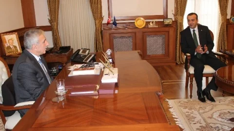 MHP Battalgazi İlçe Yönetimi Vali Kamçı'yı Ziyaret Etti