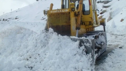 Adıyaman'da Kar Yolları Kapattı