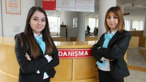 Burhaniye'de Merve Ve Yelda Beyaz Masanın Yeni Görevlileri Oldu