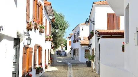 Seferihisar'da Sığacık Evlerinin Sahipleri Sertifikalarını Aldı