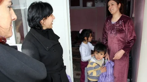 Kobanili Kadın Ve Çocuklara Yardım