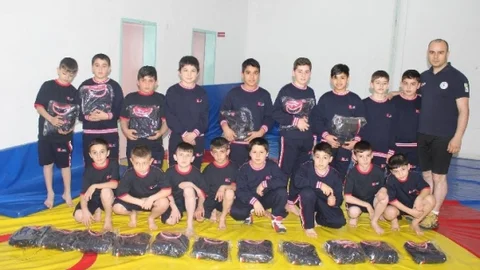 Federasyondan Kargılı Güreşçilere Malzeme Desteği