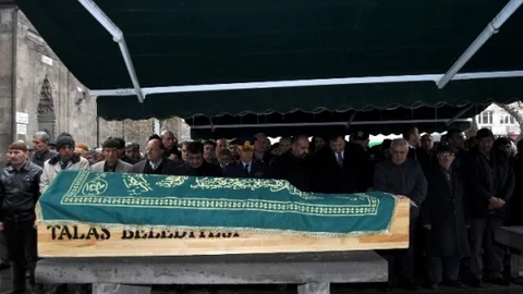 90 Yaşında Hayatını Kaybeden Katip Süleyman Yılmaz Toprağa Verildi