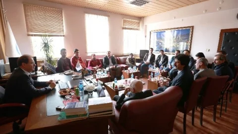 Rektör Coşkun Yüksekokul Akademisyenleri İle Görüştü