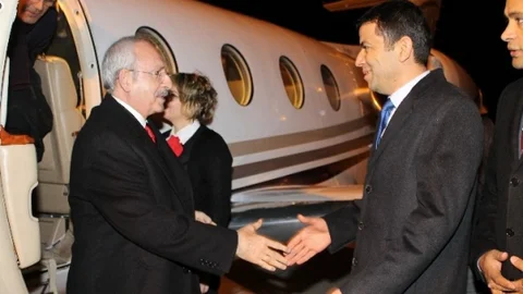 Kılıçdaroğlu Gençlerle Tavla Oynadı