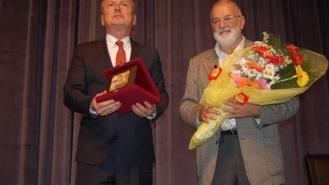 Ünlü Ekonomist Deniz Gökçe Çaycumalılarla Buluştu