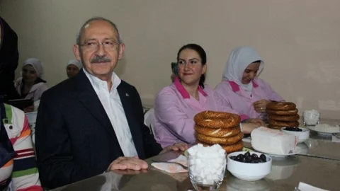 Kılıçdaroğlu Fabrikada İşçilerle Kahvaltı Yaptı