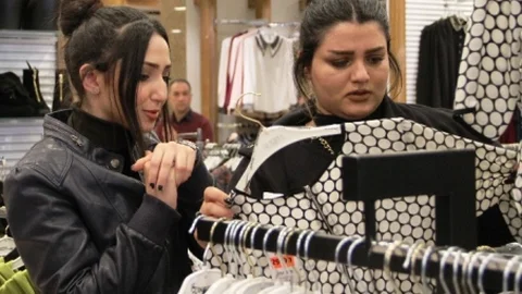 İranlı Turistler Van Esnafının Yüzünü Güldürdü