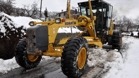 Tarsus Belediyesi Kardan Kapanan Yolları Açtı