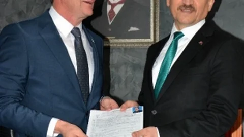 Mehmet Atalay AK Parti Rozetini Takarak Siyasete Adım Attı