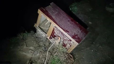 Çaldıkları Kasayı Melen Çayı'na Attılar