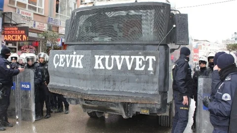 Polis Yürümek İsteyen Gruba Biber Gazıyla Müdahale Etti