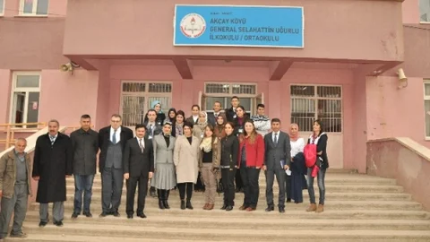 İlköğretim Öğrencilerine Diş Macunu Ve Diş Fırçası Dağıtıldı