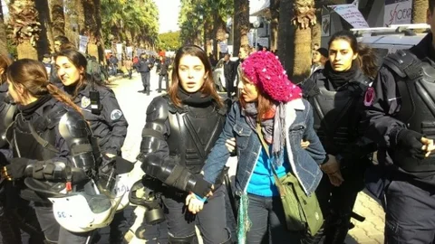 İzmir'de Olaylı Protesto 25 Gözaltı