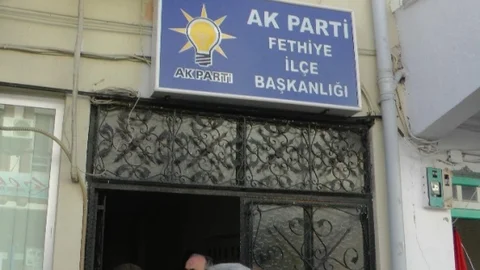 AK Parti Binası Önünde Patlama