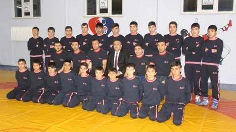 Güreş Federasyonu'ndan Siirt'teki Küçüklere Destek