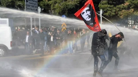 Polisten Vekil Çocuğuna 'bende Milletvekili Adayıyım'