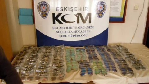 Eskişehir Polisi Kaçak Gözlük Ve Akaryakıta Geçit Vermedi