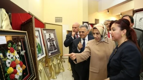 Meslek Edindirme Kursları Yarıyıl Sergi Açılışı Vatandaşlar Tarafından Yoğun İlgi Gördü