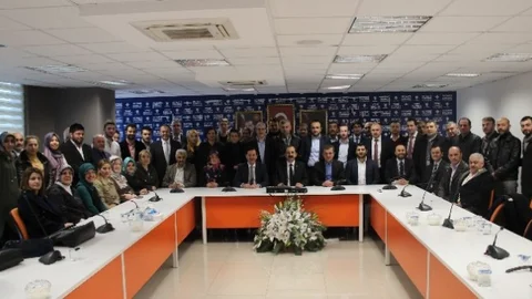 AK Parti'ye 'hayırlı Olsun' Ziyaretleri