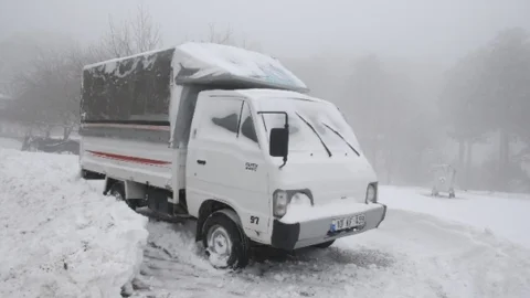 Yetkililer Don Ve Kaygan Zemin İçin Sürücüleri Uyardı