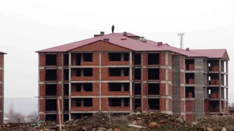 6 Saattir Çatıdan İnmiyor