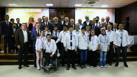 İlk Karikatür Milli Eğitim Bakanı Nabi Avcı'dan