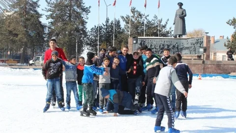 Süs Havuzu Buz Pisti Oldu