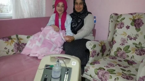 (Özel) 17 Yaşındaki Dilek Okuduğu Kitapla Hayata Tutunuyor
