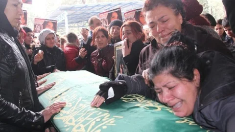 Özgecan Gözyaşları Arasında Toprağa Verildi