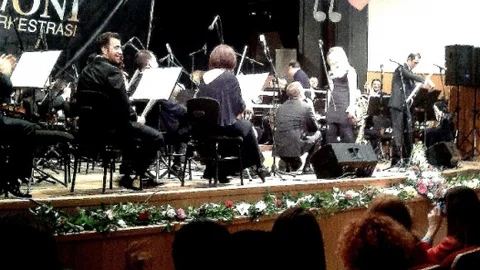 Kemancıdan Senfoni Konserinde Evlenme Teklifi