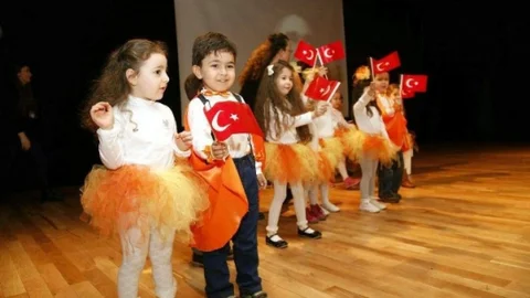 ''oyunpazarı'' Öğrencilerinden Gösteri Ve Sergi