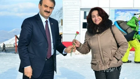 Başkan Ekici 14 Şubat Sevgililer Gününü Erciyes'te Kutladı