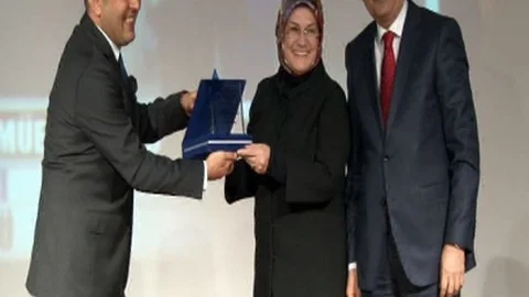 Bakan Müezzinoğlu'ndan Eşine 14 Şubat Sevgililer Günü Jesti