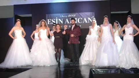 Tuğba Melis Türk Gelinliğiyle Büyüledi