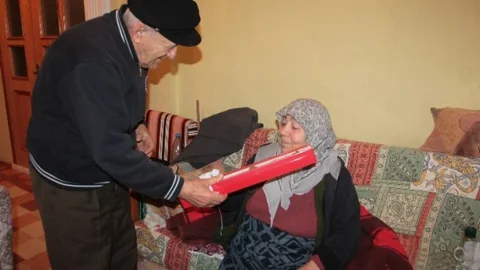 80'lik Dedenin 58 Yıldır Bitmeyen Aşkı