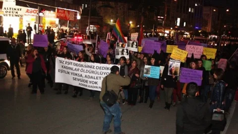 Sevgililer Günü'nde Kadına Şiddeti Protesto Ettiler