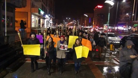 Batman'da Özgecan Aslan İçin Meşaleli Yürüyüş